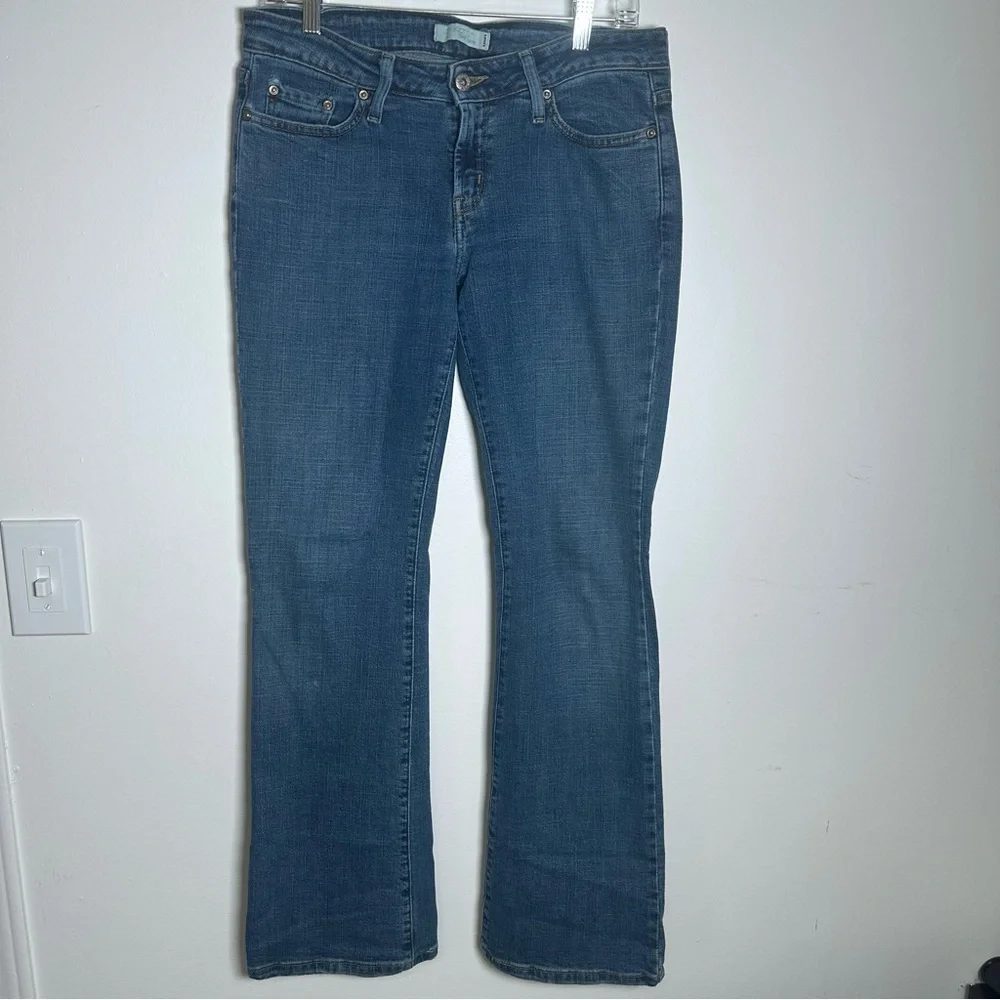 Levi’s Low Boot Cut Jeans Womens Size 8 Medium. Medium Wash‎ Stretch Denim